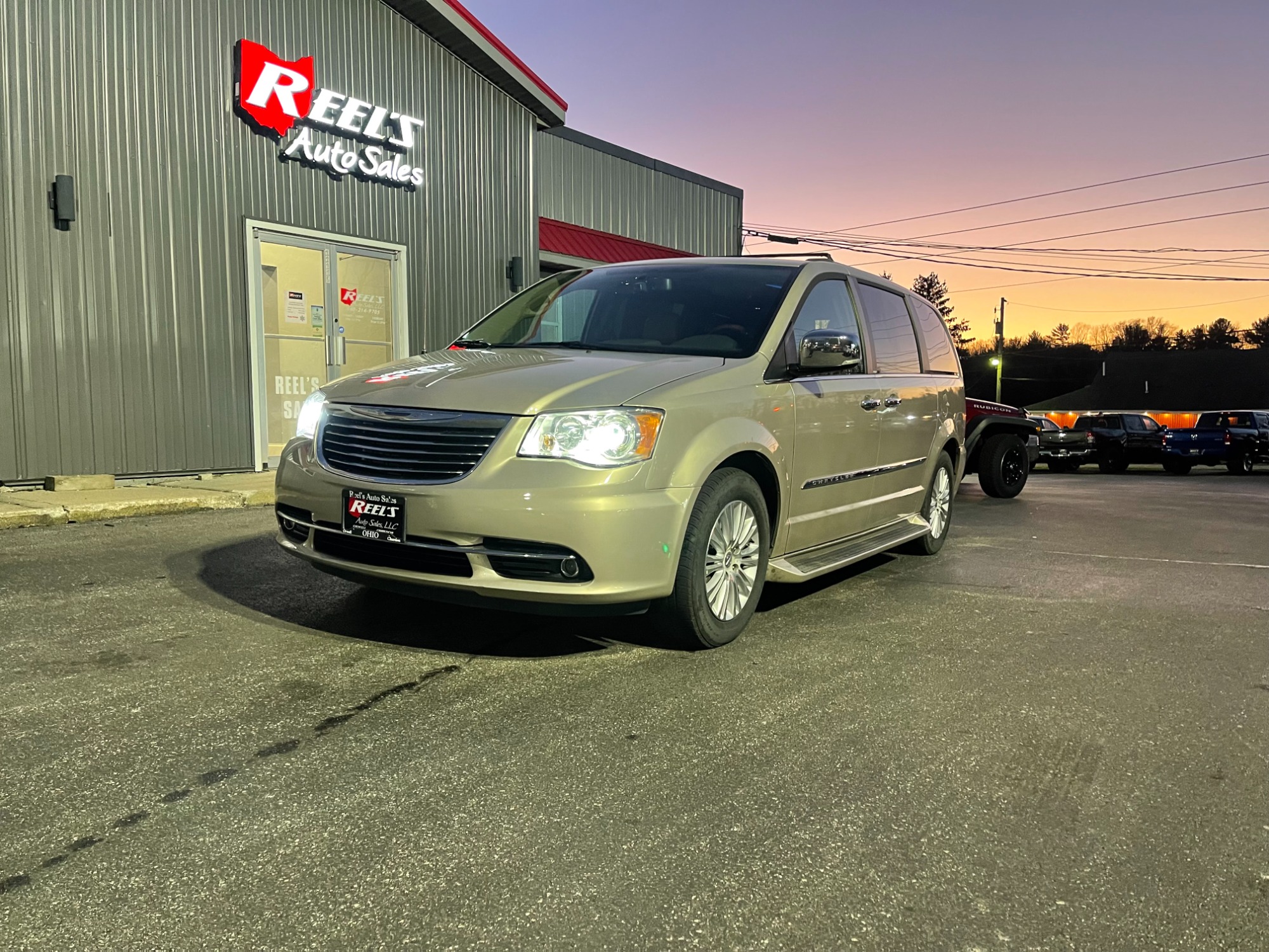 photo of 2014 Chrysler Town & Country Limited